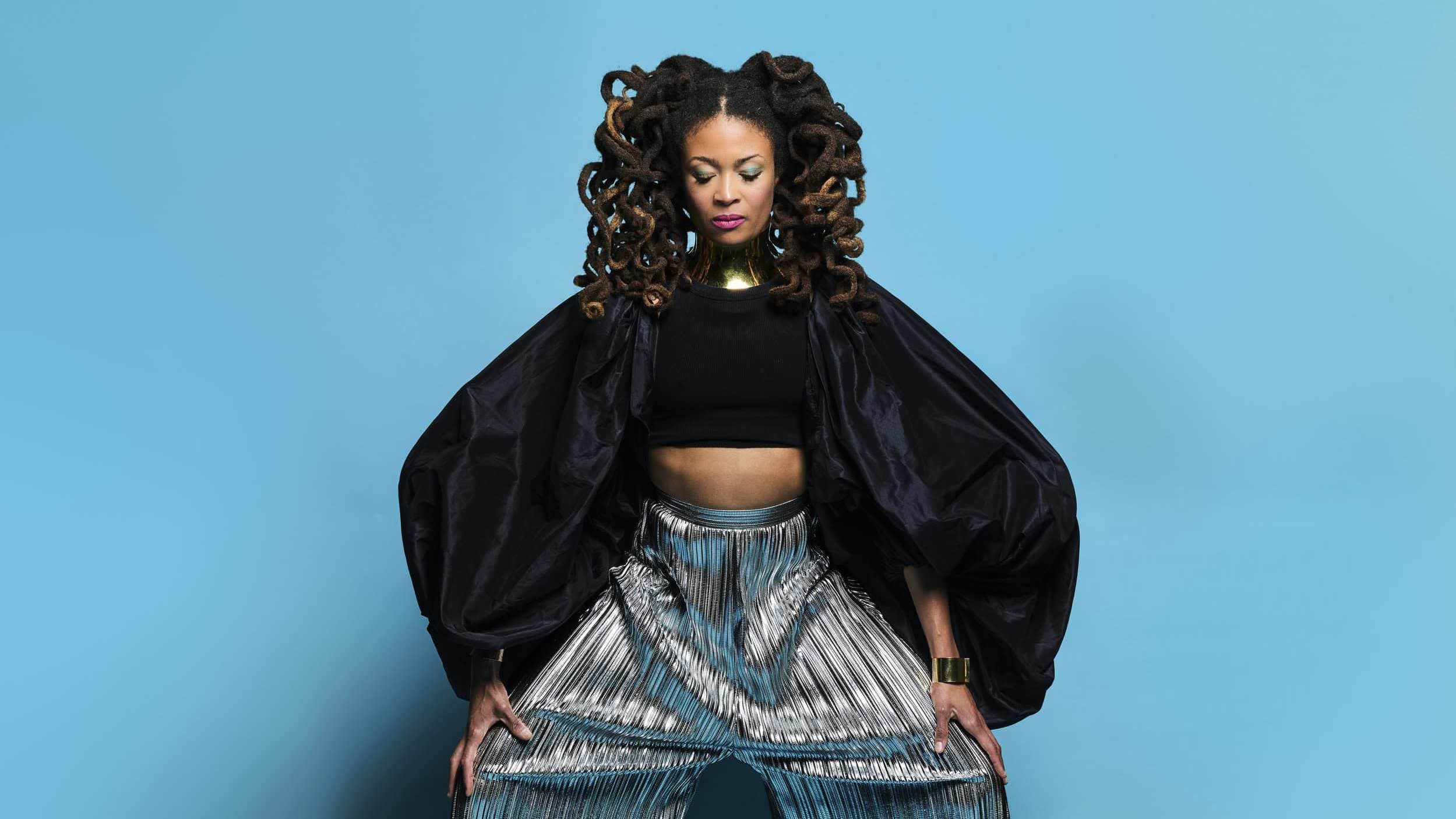 15/6 VALERIE JUNE | DEBASER STRAND