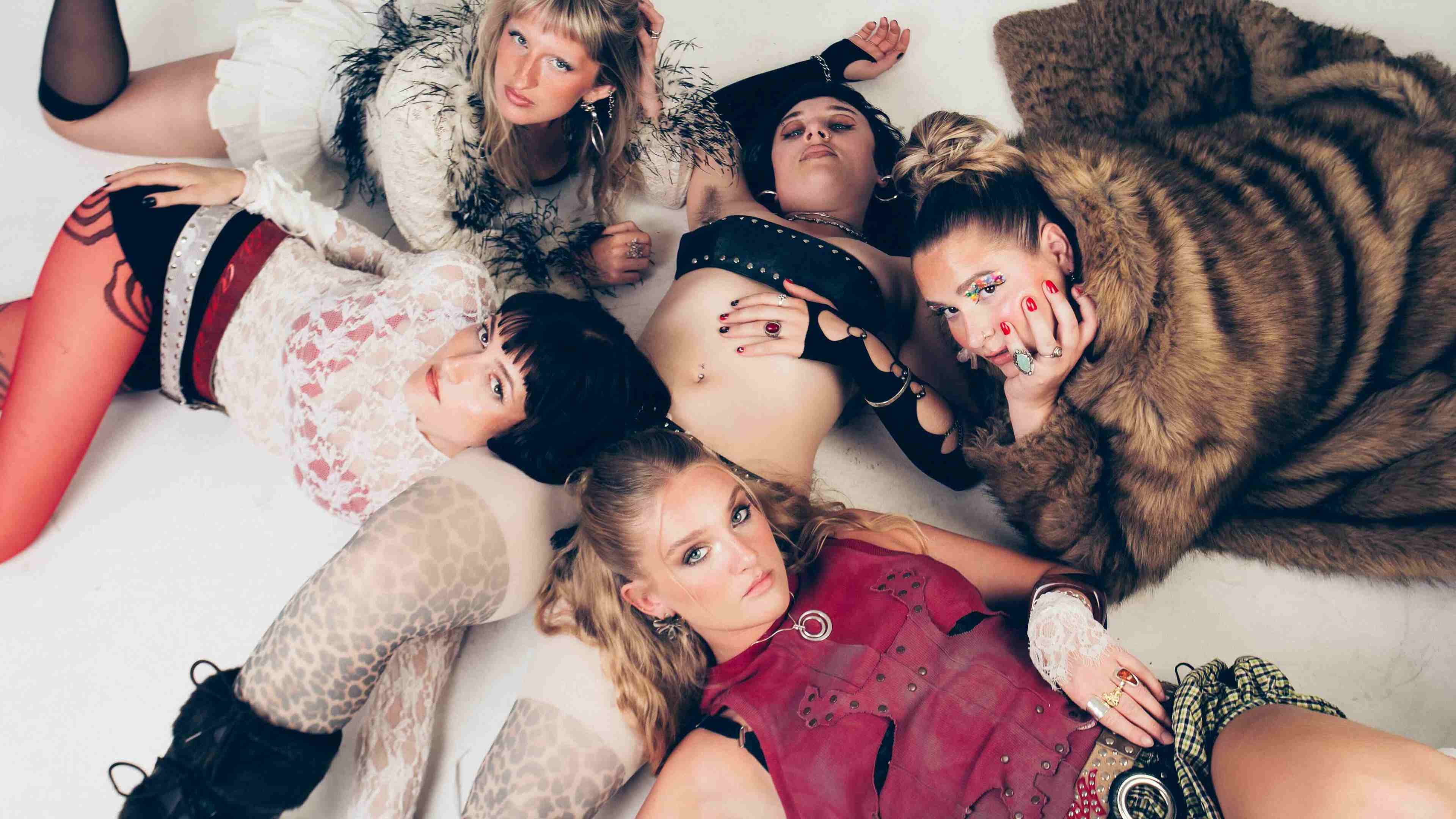4/10 GIRL GROUP | DEBASER NOVA